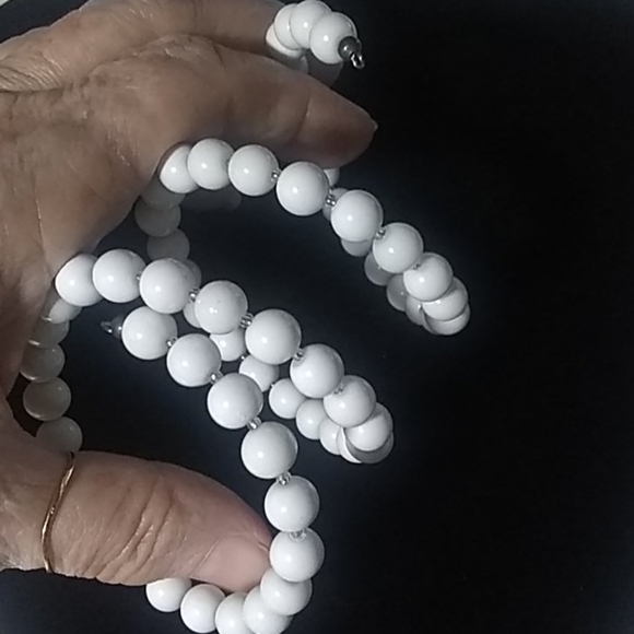 ✴️vtg white beads set - Picture 6 of 7